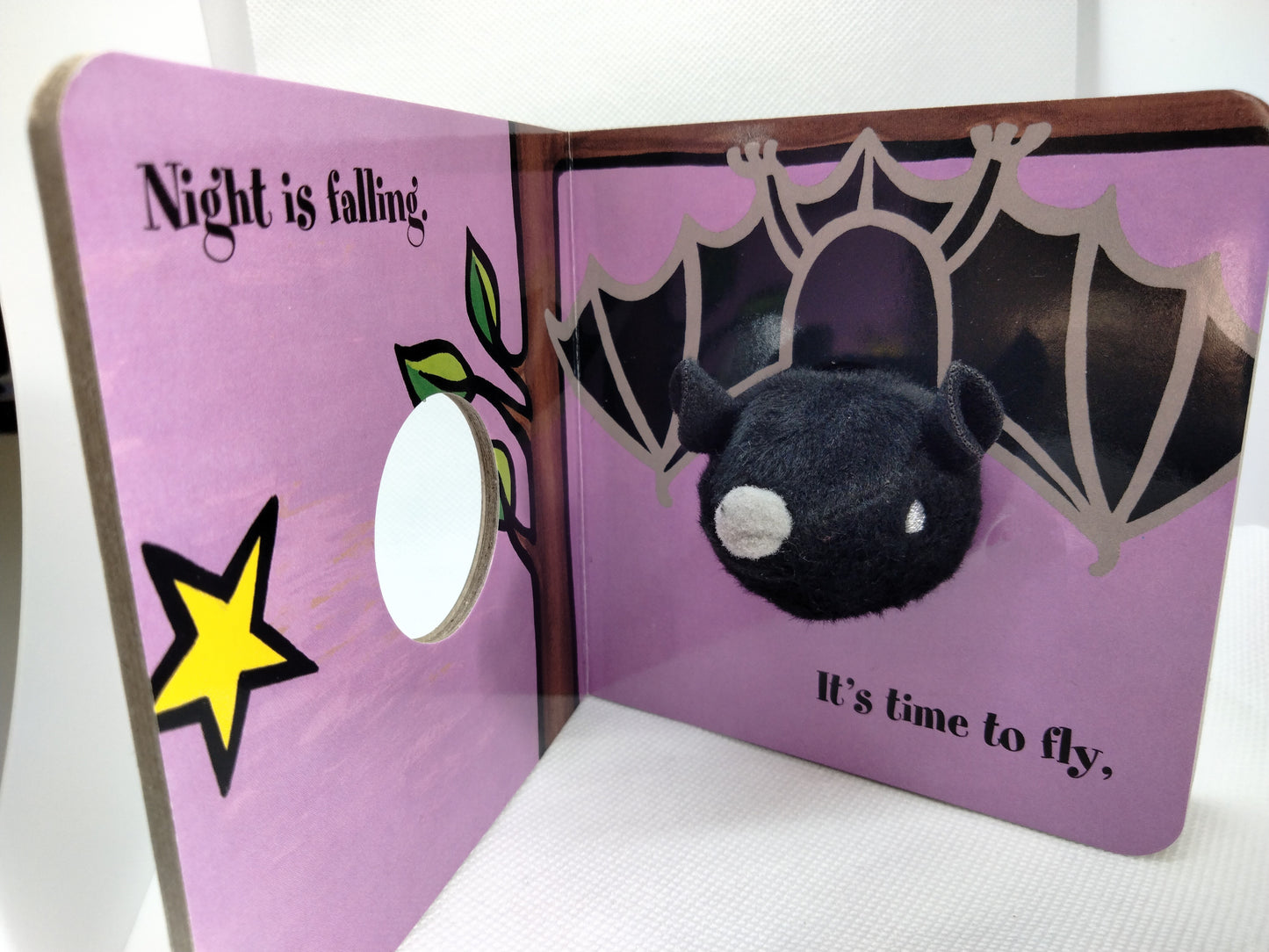 Little Bat Finger Puppet Book